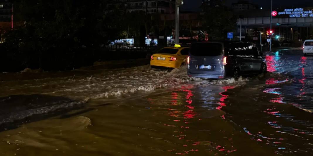 Türkiye adeta sele teslim oldu: Bölgelerden son durum ve ilk kareler 2